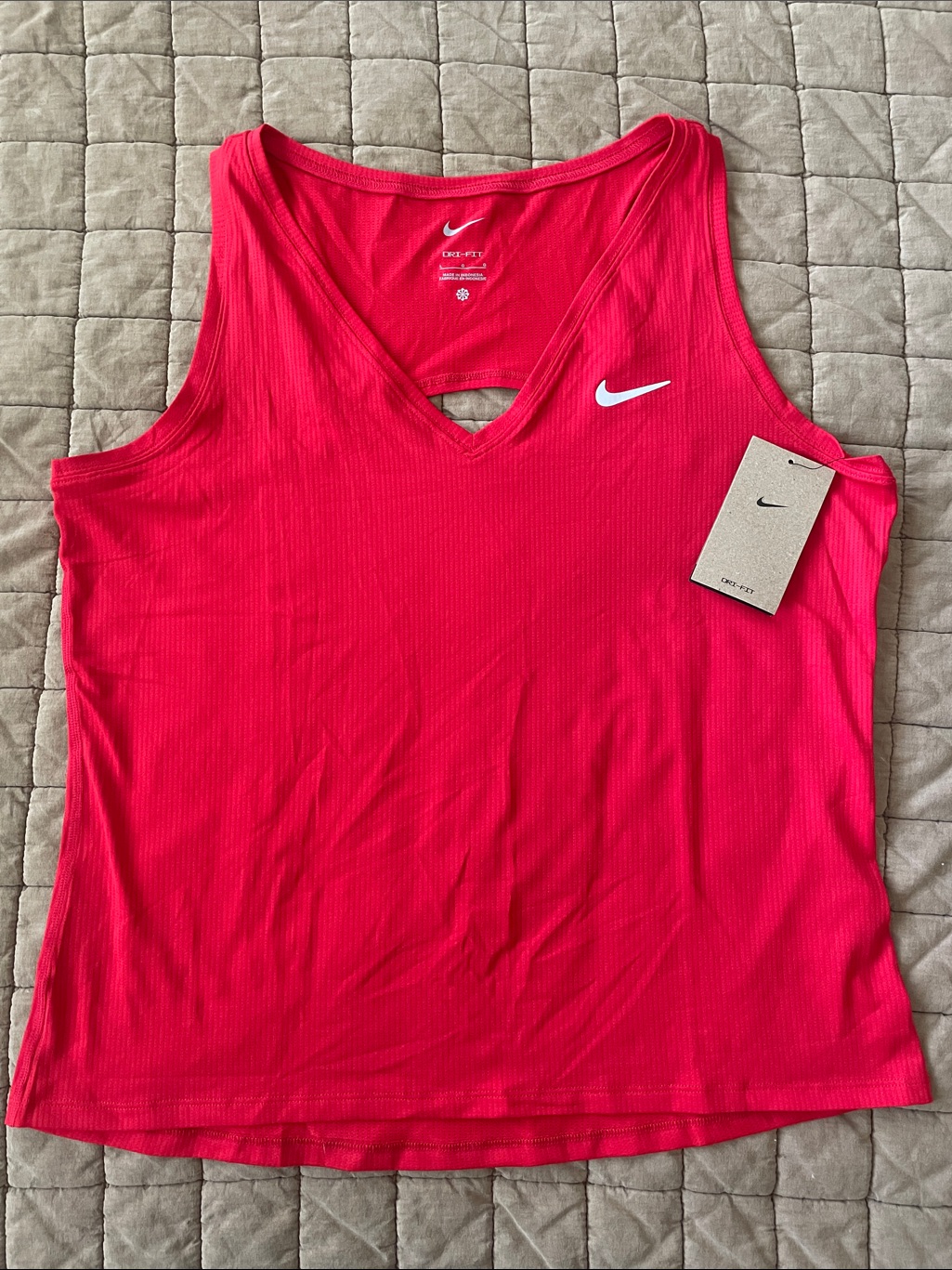 Nike Womenâs Red Ribbed V-Neck Tank Top